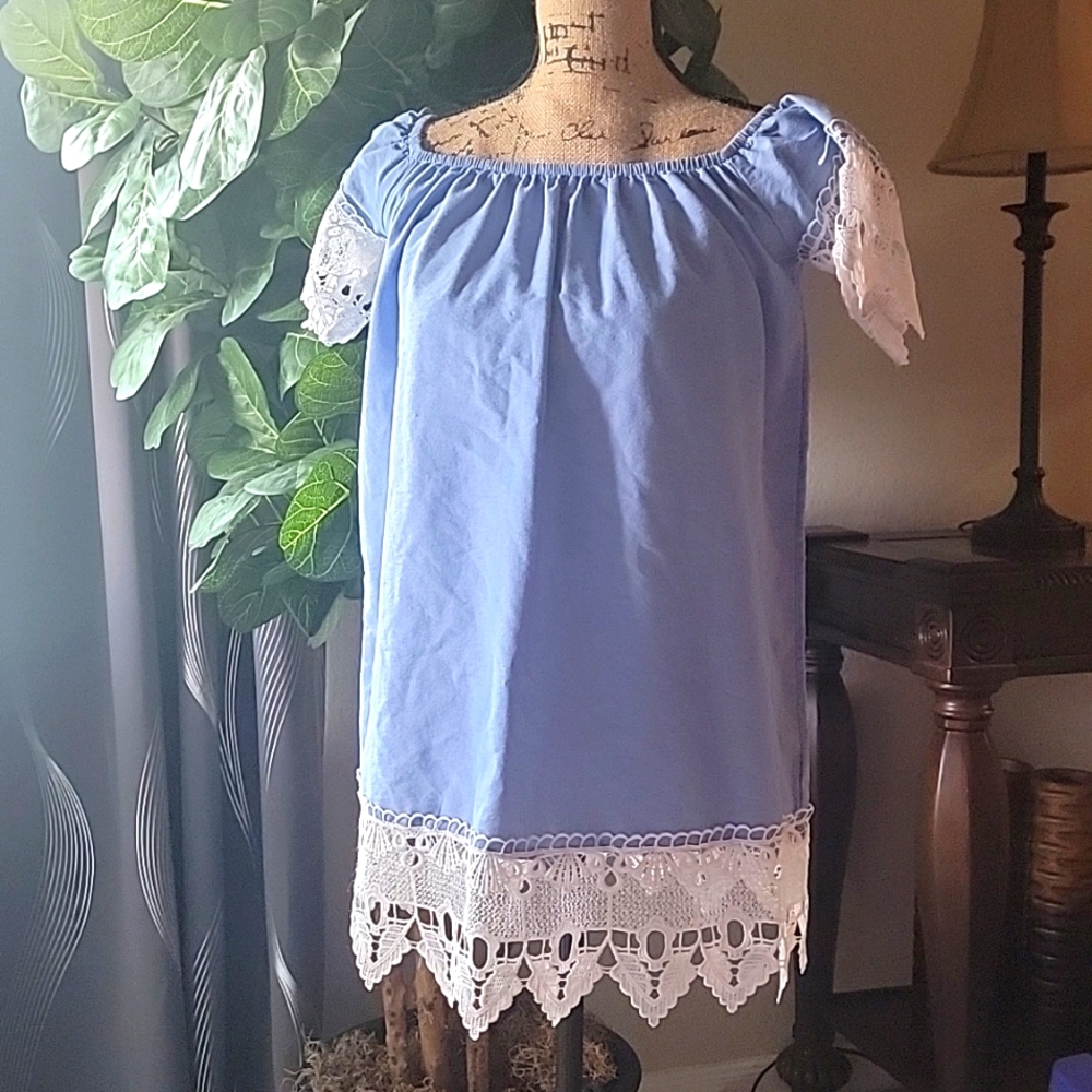 Women's tunic top with lace bottom and arm trim. Sz Small. Light blue and white.